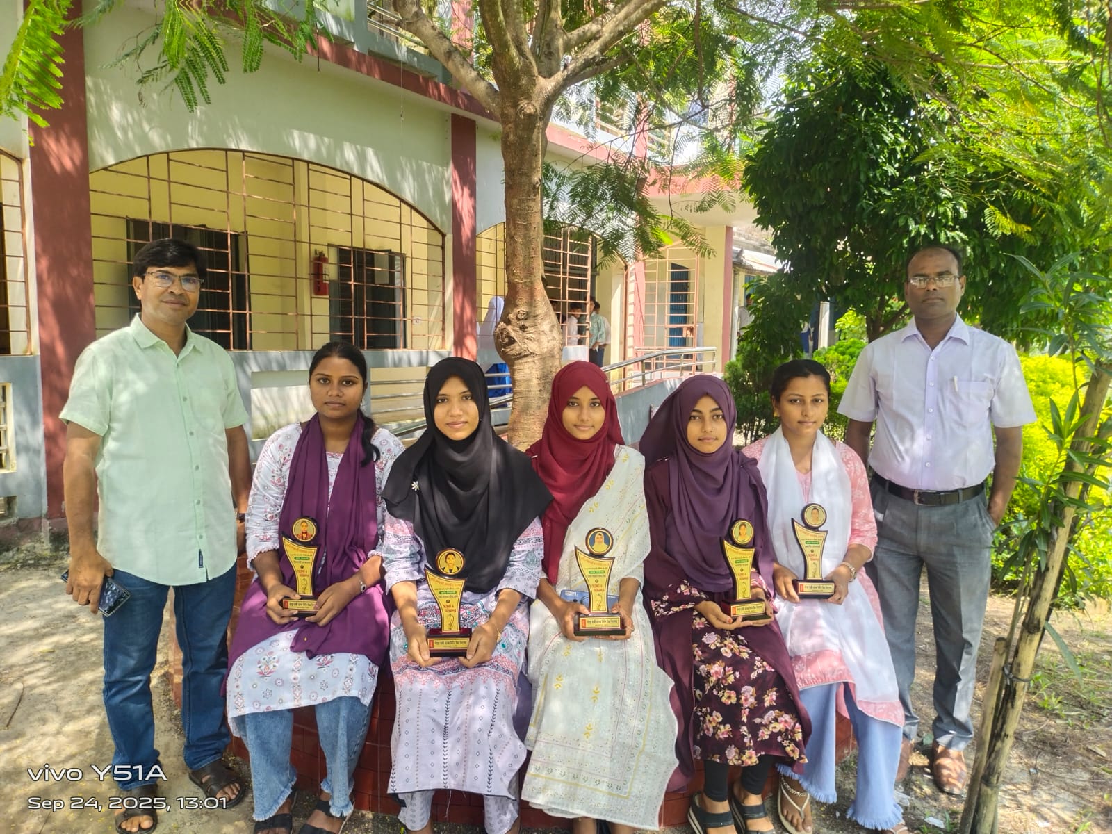 কৃতি শিক্ষার্থী সংবর্ধনা অনুষ্ঠানে উঠানো ছবি----